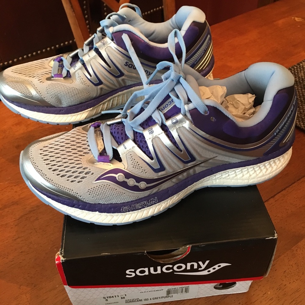 NWT Saucony Hurricane ISO 4 size 8